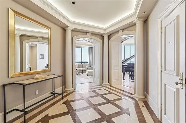 3 bed, 6.0 bath, 5000 sqft, $22,000 — Photo 3