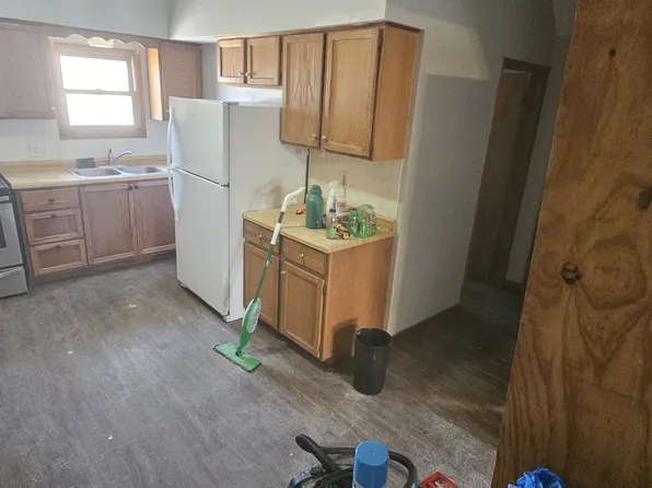 1922 11th St #B, Columbus, NE 68601