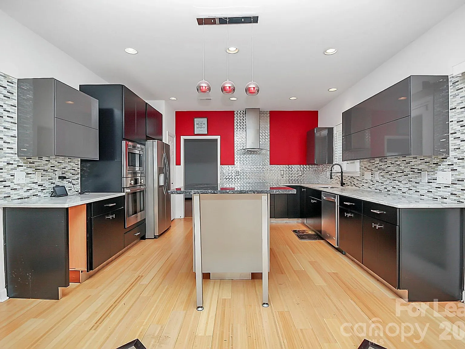 4 bed, 2.5 bath, 3060 sqft, $2,800 — Photo 3