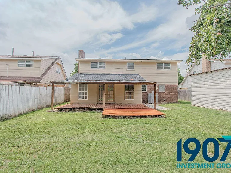 9212 S McKinley Ave — Photo 29