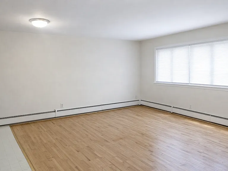 327 University Ave SE — Photo 7