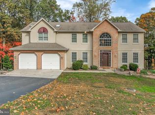 24 Ridge Crest Dr, Fleetwood, PA 19522