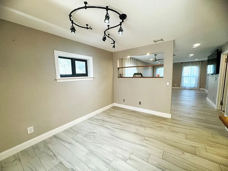321 Sandtree Dr — Photo 43