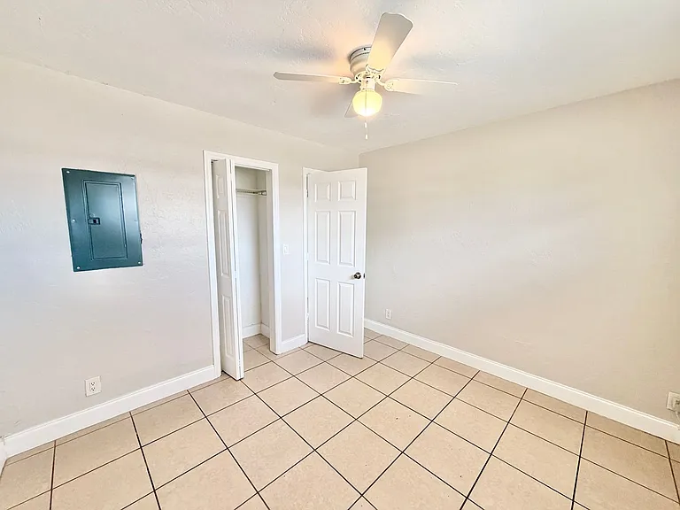 P (2347 Bayside St) — Photo 8