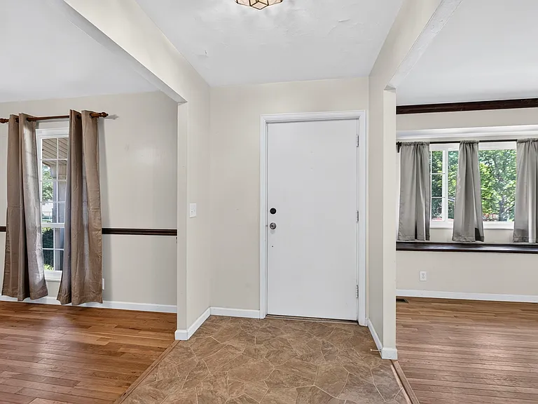3145 Matlock Dr — Photo 4