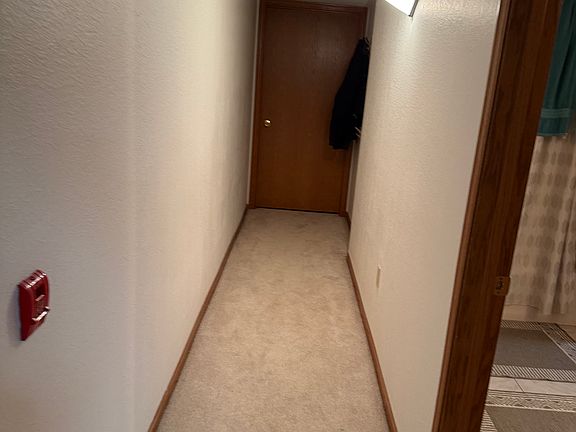 4th image of 375 Kristin Ct W