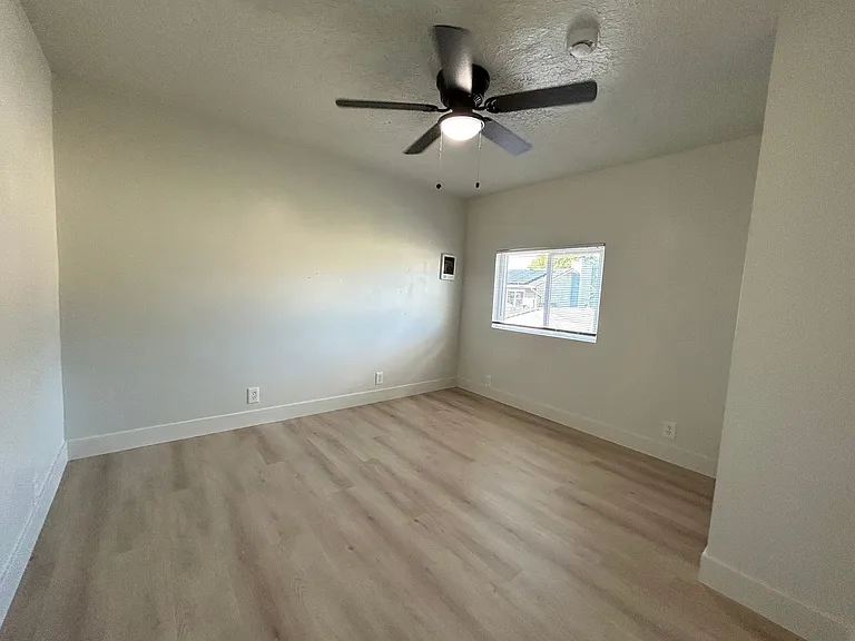 951 N Redwood Rd — Photo 5