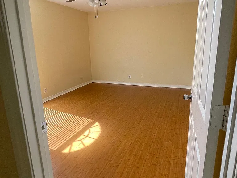 2104 Jasmine St — Photo 3
