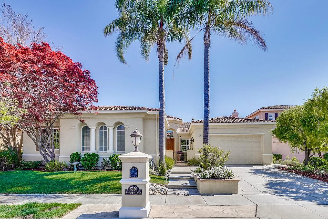 5960 Gleneagles Cir photo 1