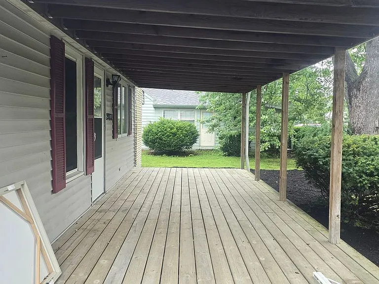 2903 W John St — Photo 4