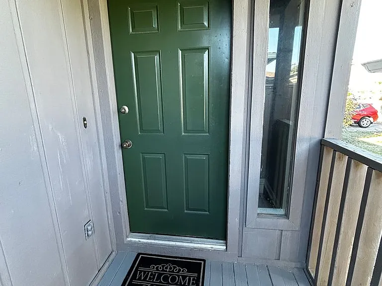 1007 W 11th Ct — Photo 4