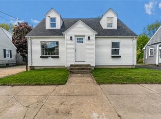 25 Gloria St, Pawtucket, RI 02861