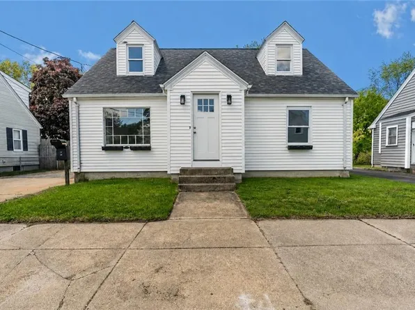 25 Gloria St, Pawtucket, RI 02861