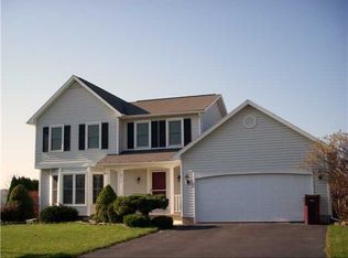 77 Hazel Bark Run, Gates, NY 14606