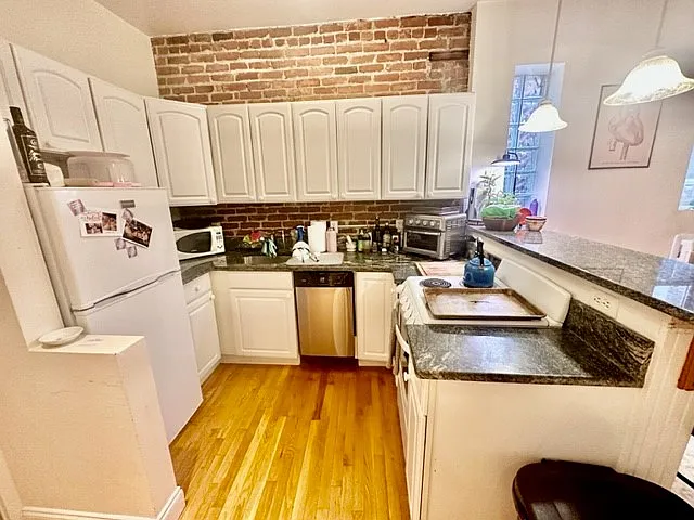 2 bed, 9999 sqft, $3,795 — Photo 2