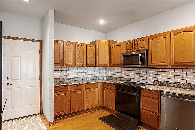 4 bed, 2244 sqft, $2,500 — Photo 2