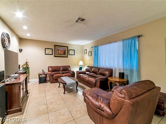 2nd image of 1705 Manhattan Dr