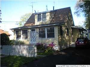 4th image of 318 Poultney St