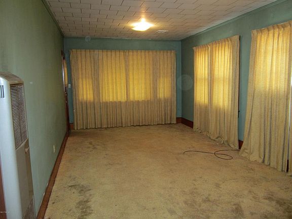2nd image of 919 Parkview Dr