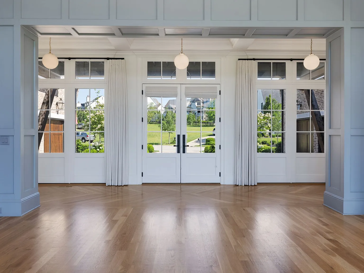 6 bed, 8.0 bath, 6834 sqft, $18,500 — Photo 2