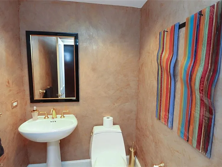 8665 Bay Colony Dr #901 — Photo 27