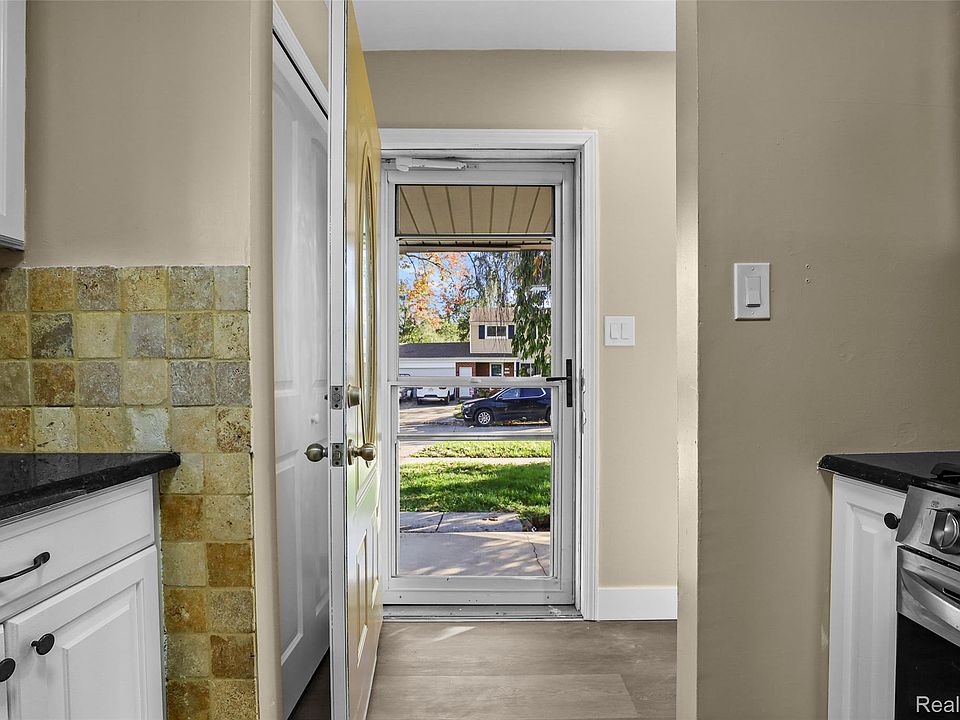 1420 Stewart Ave, photo 2