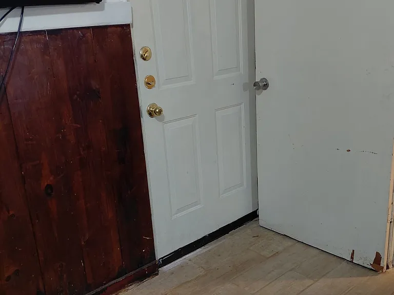 910 Green Park St — Photo 2