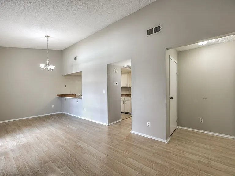 2981 Country Manor Ln #122 — Photo 6