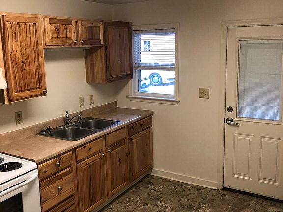 3rd image of 130 Ohio Ave #1