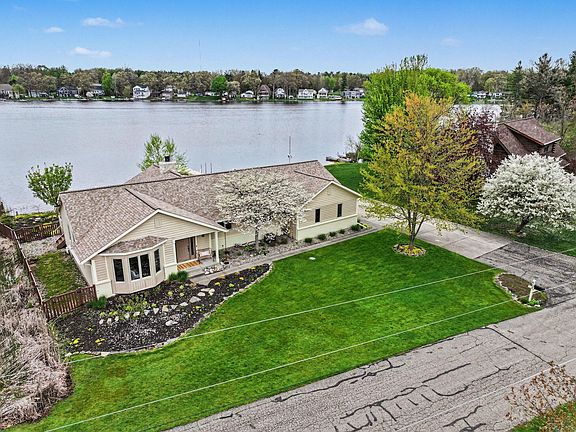 2nd image of 900 Rock Dr