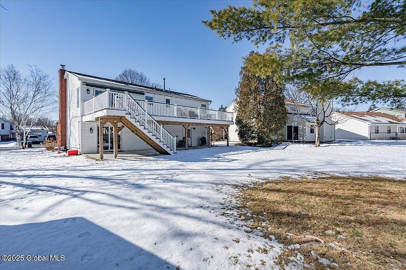 4th image of 22 Meadowlark Drive