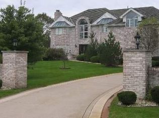 46 Brookside Dr, Lemont, IL 60439