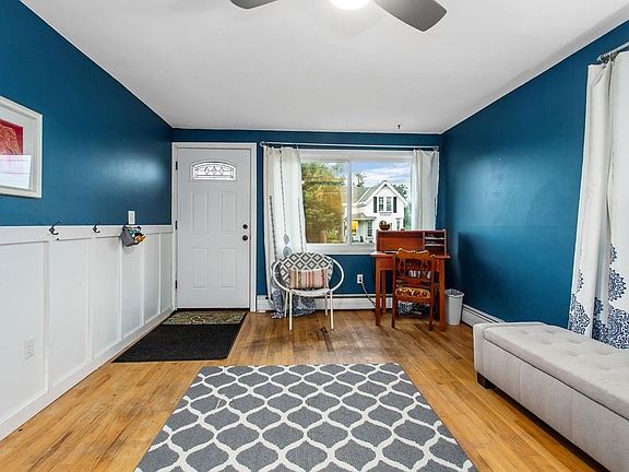 3rd image of 102 Ellen St