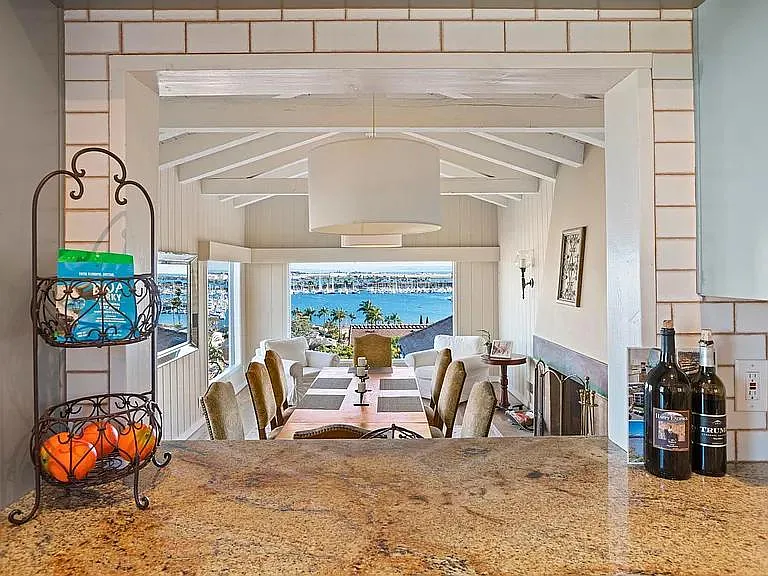 945 Harbor View Dr — Photo 3