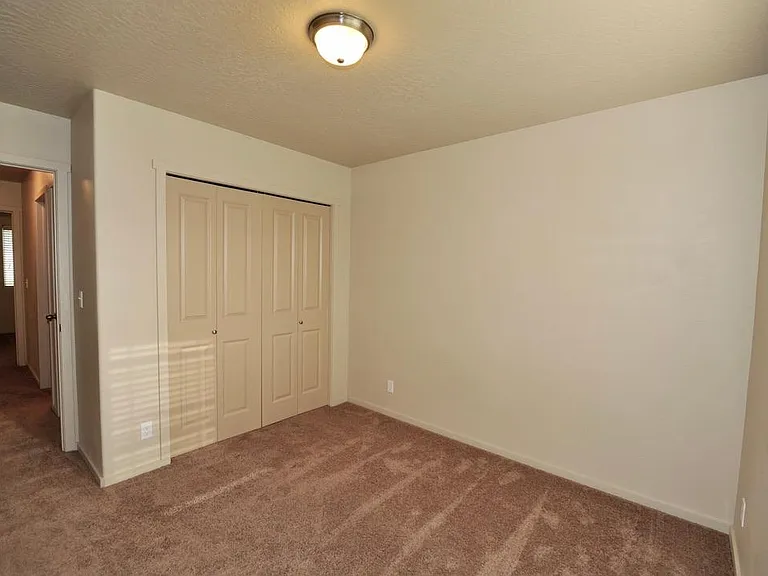 1288 N Pyroclast St — Photo 15