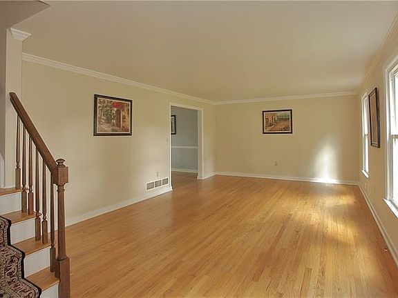 2nd image of 2304 Cassidy Dr