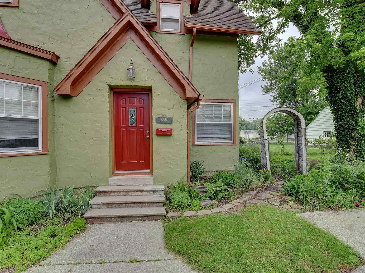 1008 N Main St, Auburn, IN 46706 Zillow
