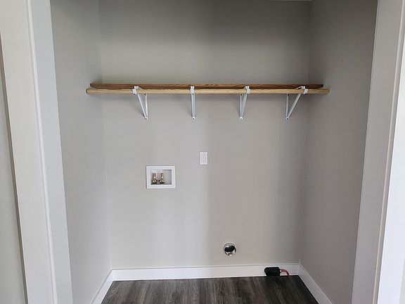 3rd image of 1067 Crescent Dr
