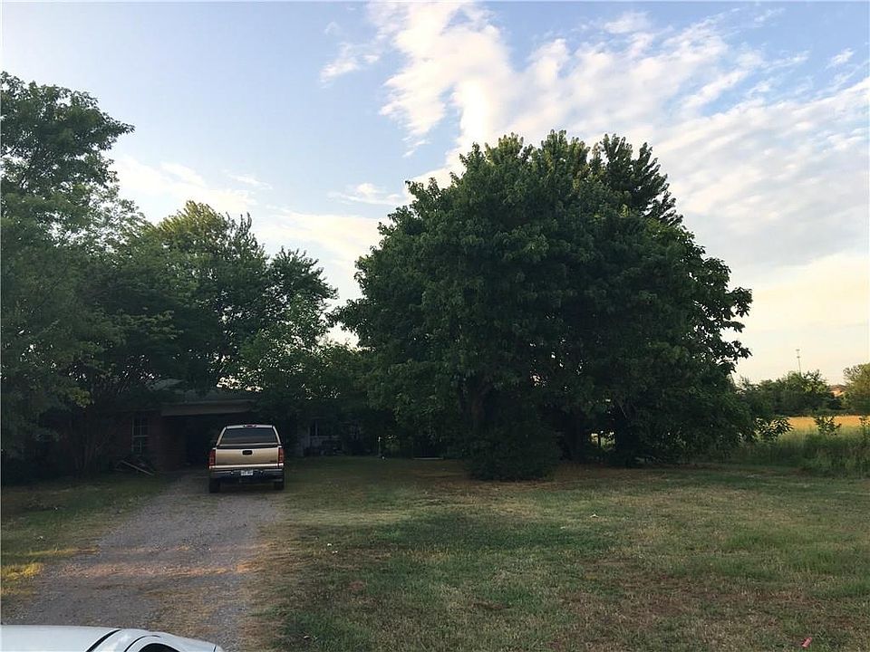 1st image of 220 Sandstone Dr