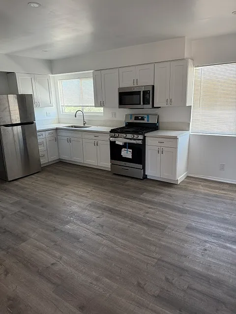 2 bed, 800 sqft, $2,550 — Photo 4