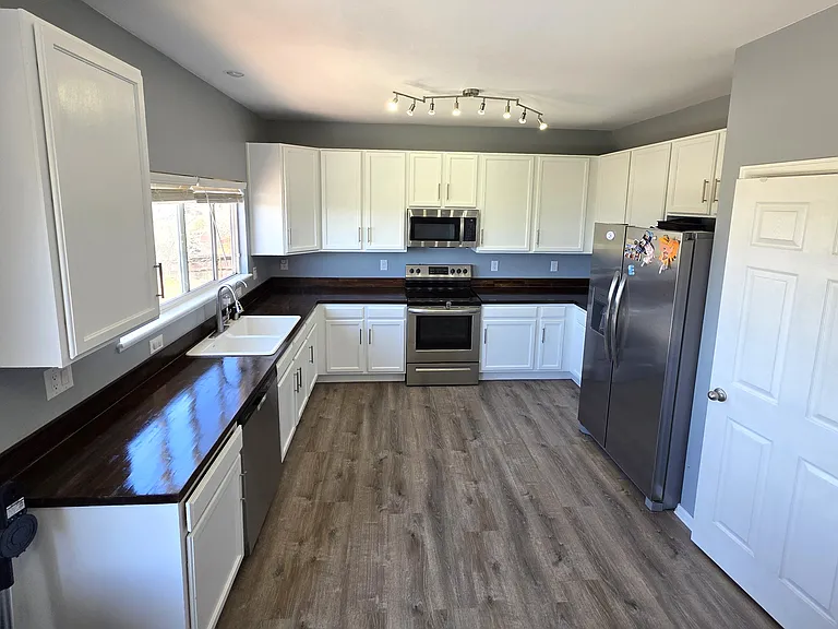2030 Meadowbrook Pkwy — Photo 12