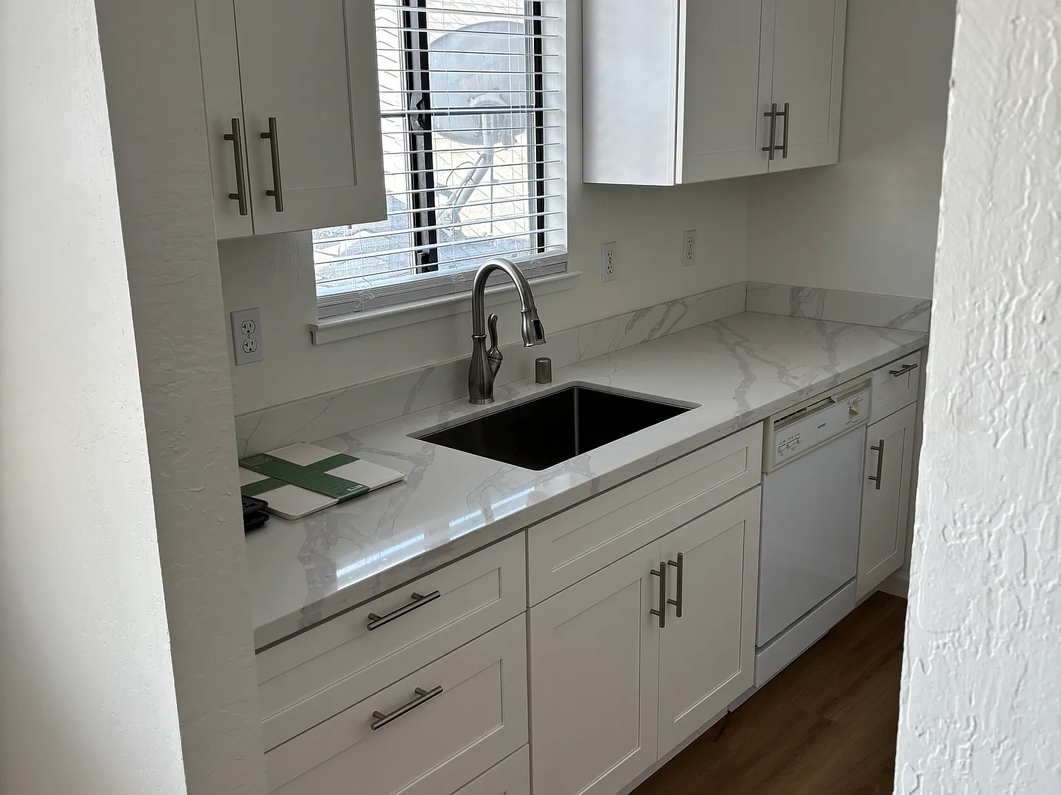 2 bed, 900 sqft, $2,250 — Photo 2