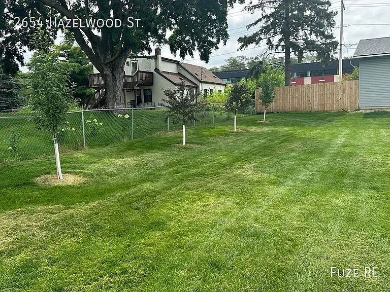 2654 Hazelwood St N — Photo 3