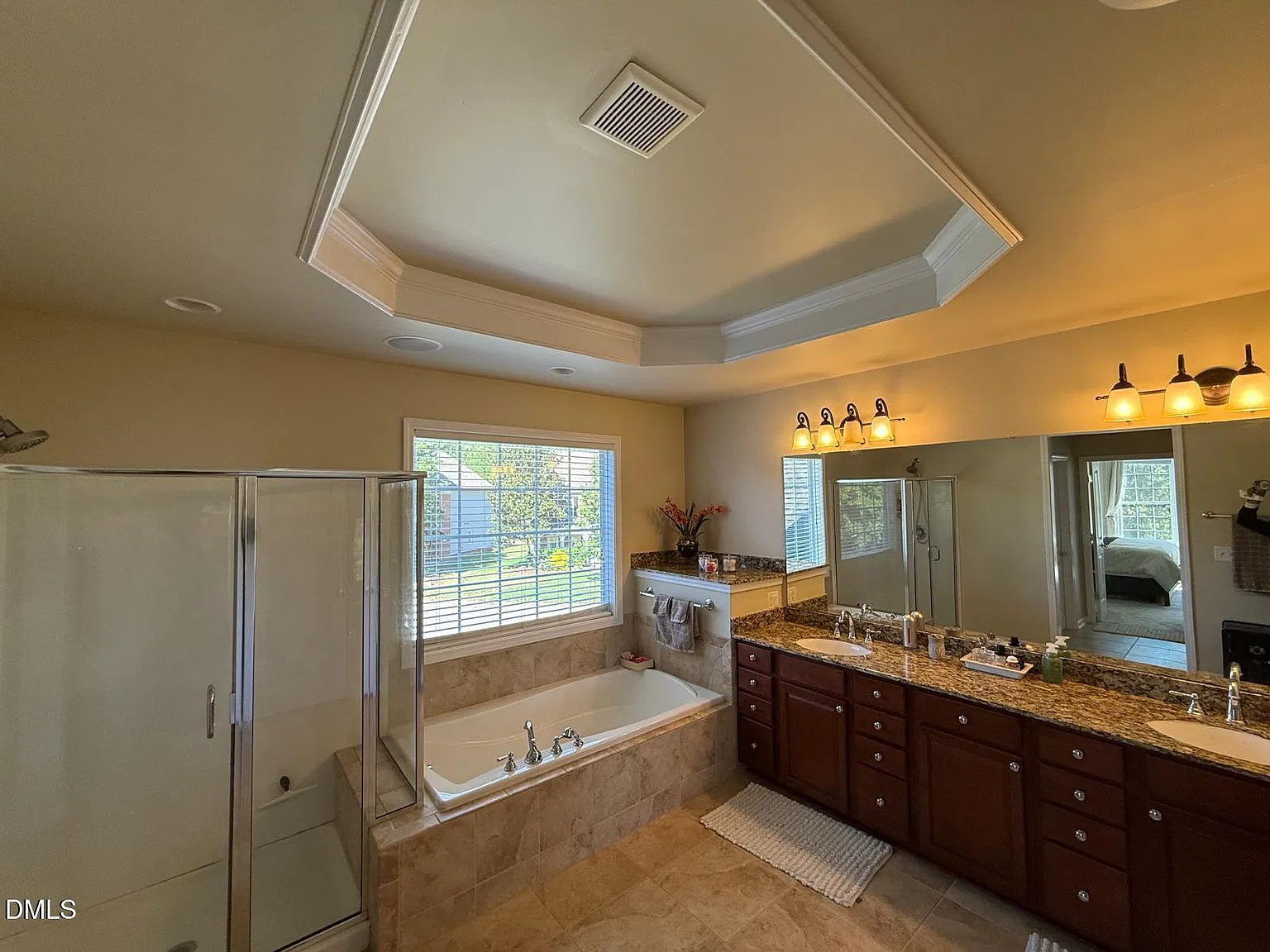 5 bed, 4.0 bath, 3800 sqft, $4,200 — Photo 4