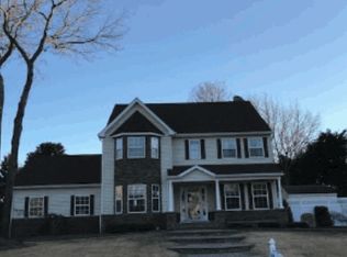 60 Wyndham Ln, Holbrook, NY 11741