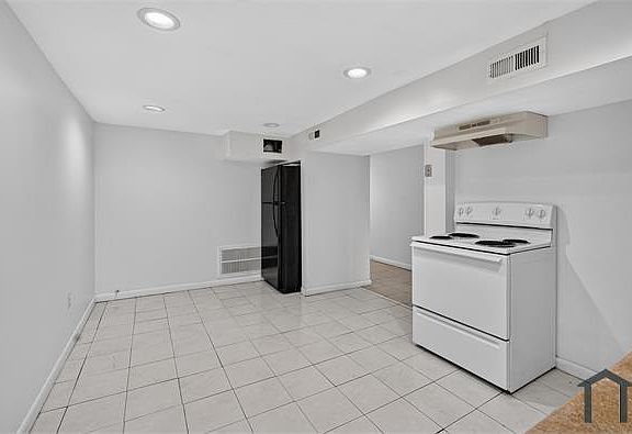 2nd image of 2028 1st St NW #B
