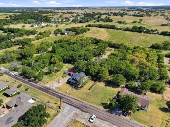 405 E College St, Gunter, TX 75058