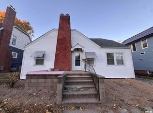 214 W McDonough St, Macomb, IL