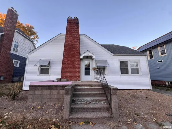 214 W McDonough St, Macomb, IL 61455