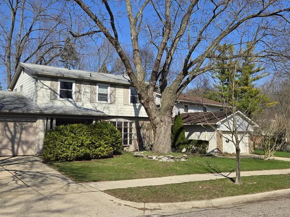 3161 Lexington Dr, Ann Arbor, MI 48105